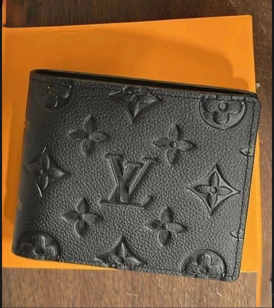 ##3 LV Diamond Pattern Black