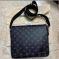 ##16 LV Men's Crossbody Bag (Without Box)